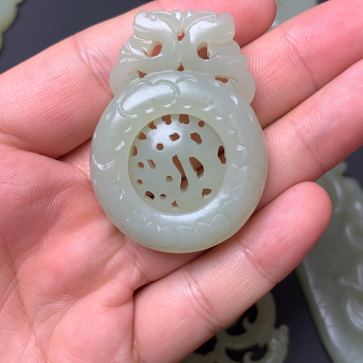 和田玉未镶嵌颈饰