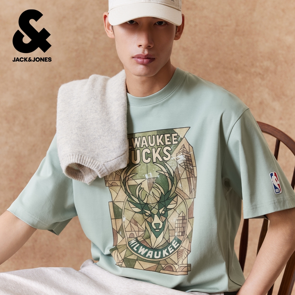 【NBA联名款雄鹿队】杰克琼斯男装春季T恤上衣时尚印花宽松