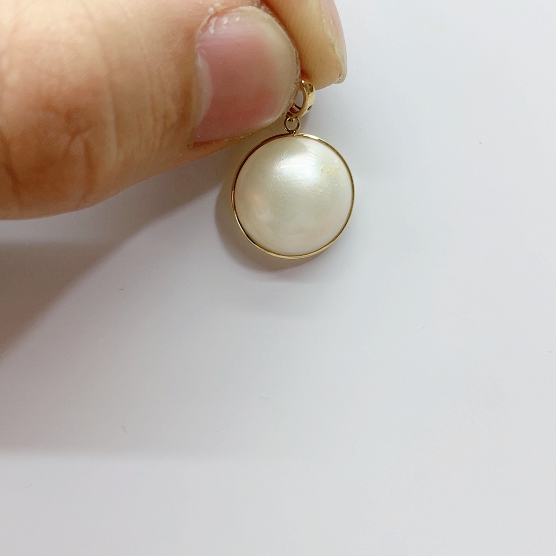 拼合珍珠（马贝珠）颈饰18K金镶嵌