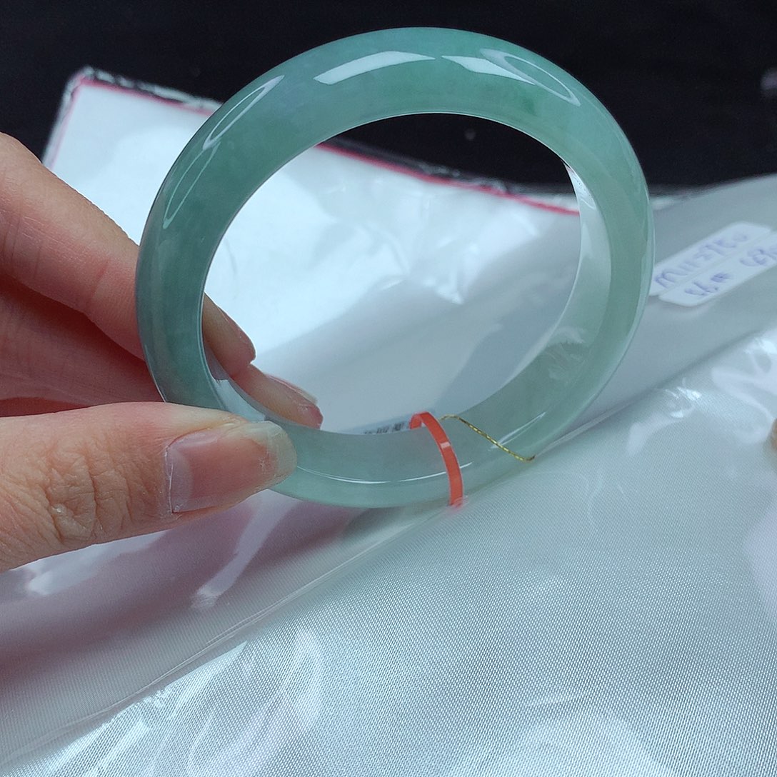 翡翠手镯未镶嵌56圈950