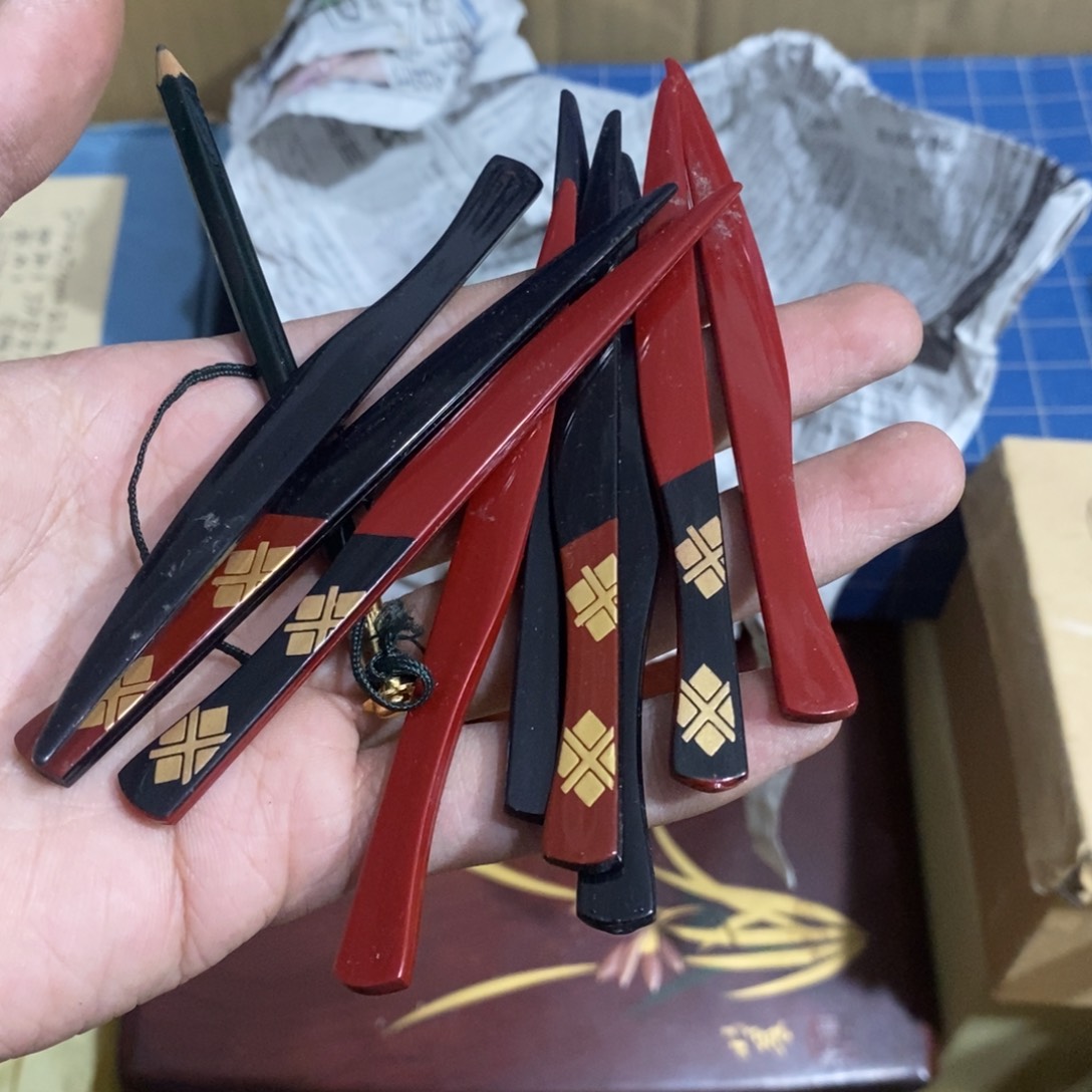 瓷片幸福感会斤斤计较斤斤计较