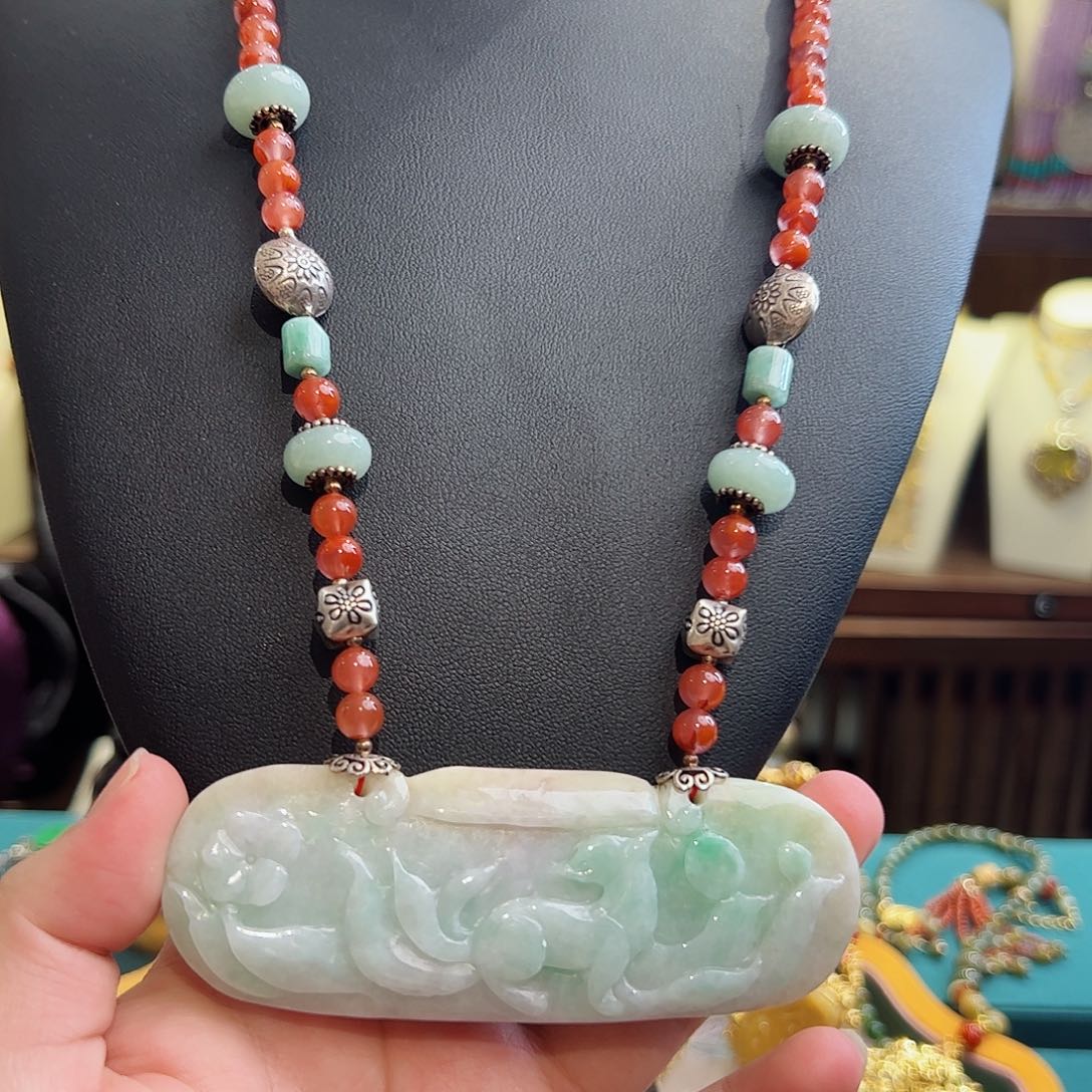 翡翠颈饰未镶嵌古风