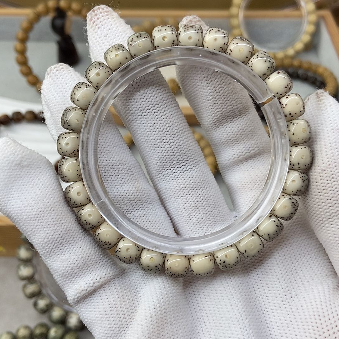 星月菩提手串8瓷白贯穿