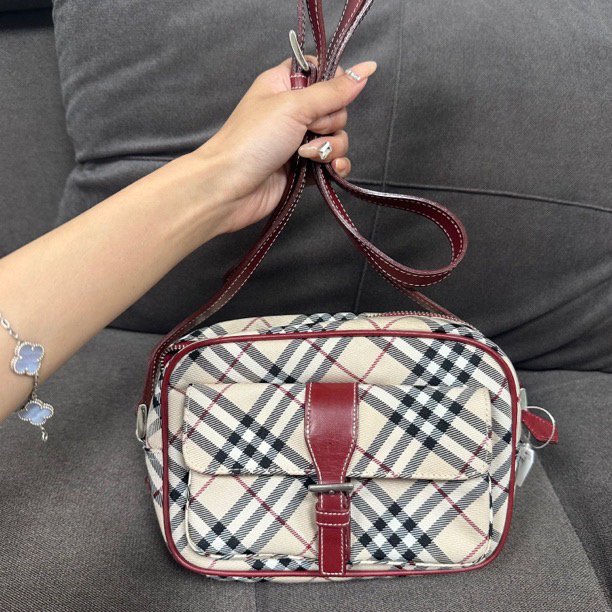 95新 BURBERRY/博柏利 兔兔奢G/巴宝莉斜挎包/15053