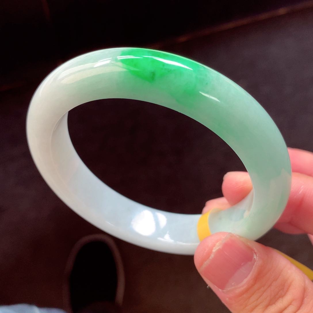 翡翠手镯未镶嵌缅甸