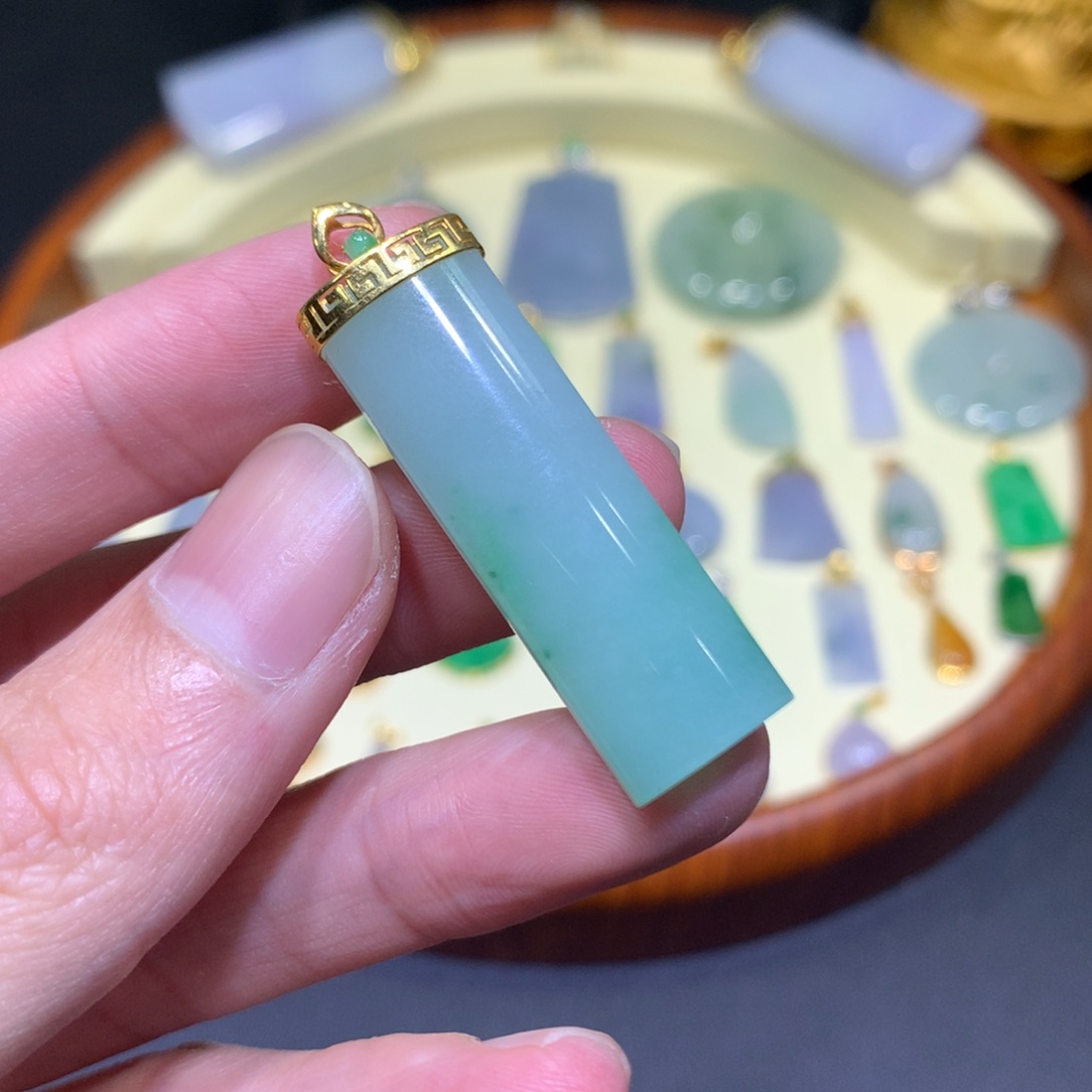 翡翠吊坠(不含链)18K金镶嵌