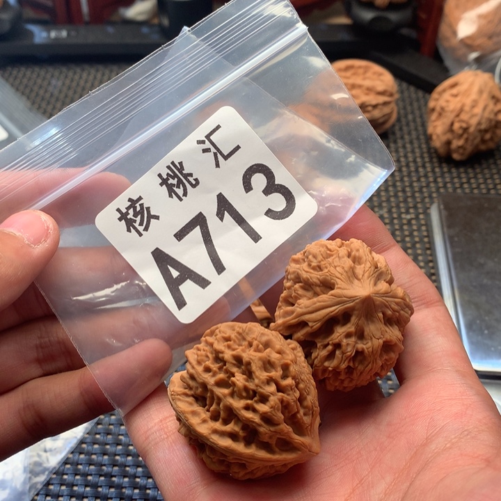文玩核桃吊坠太行龙纹
