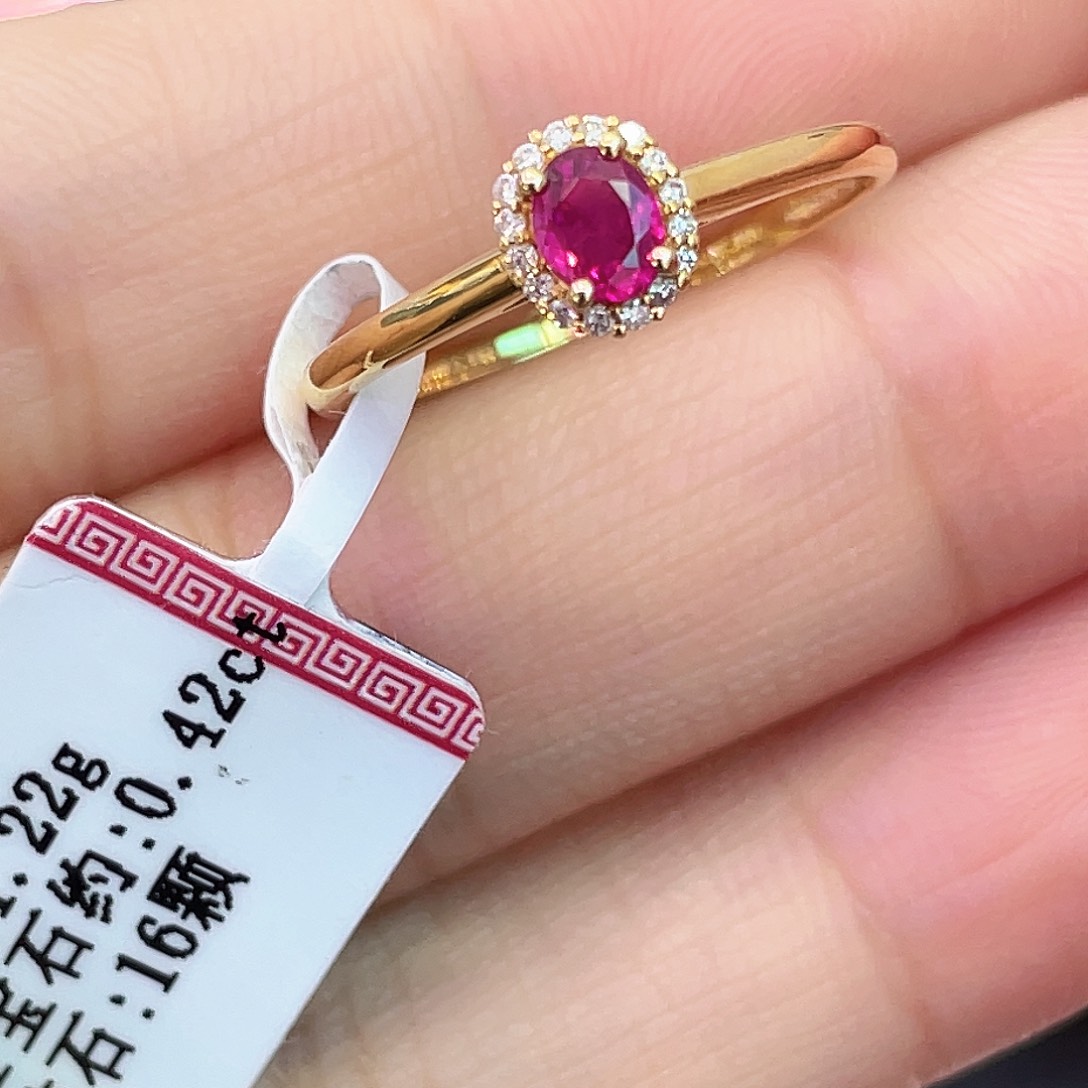 红宝石戒指18K金镶嵌