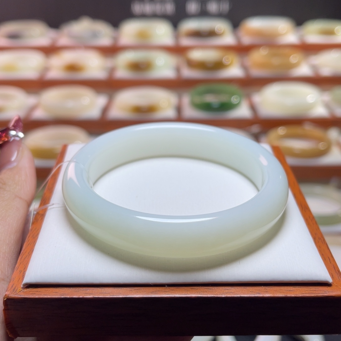 【闪购商品】和田玉手镯未镶嵌