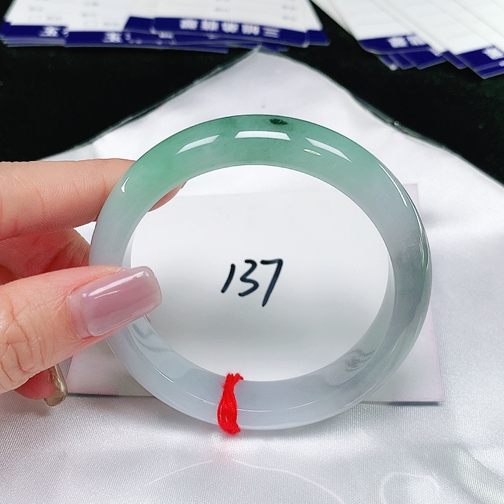 翡翠手镯未镶嵌翡翠手鐲未鑲嵌