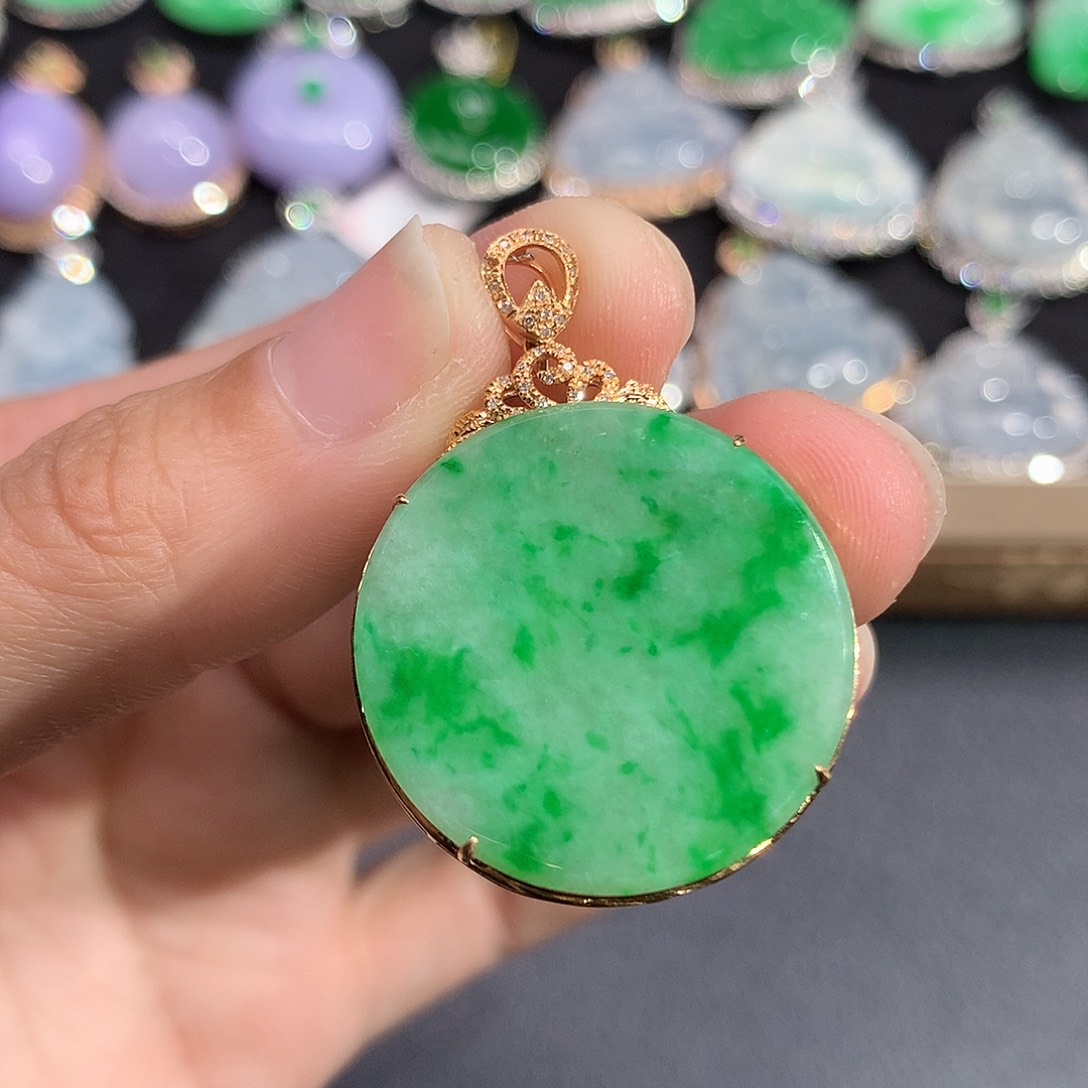 翡翠吊坠(赠链)18K金镶嵌