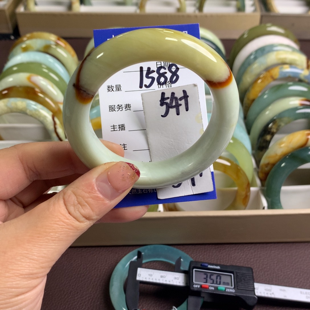 蛇纹石玉手镯未镶嵌1588 