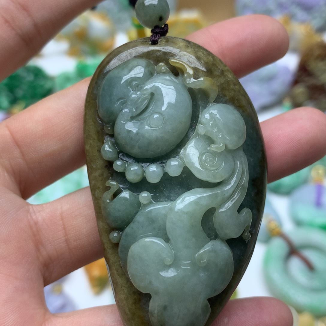 翡翠颈饰未镶嵌翡翠