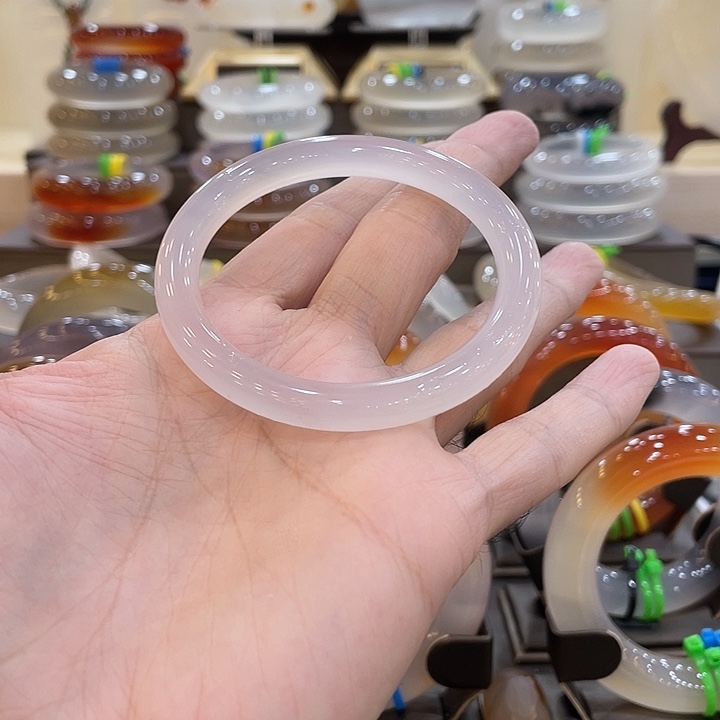 沙****玛瑙/玉髓未镶嵌手镯