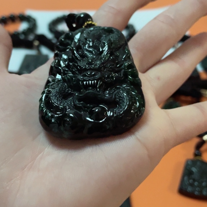 翡翠颈饰未镶嵌真*