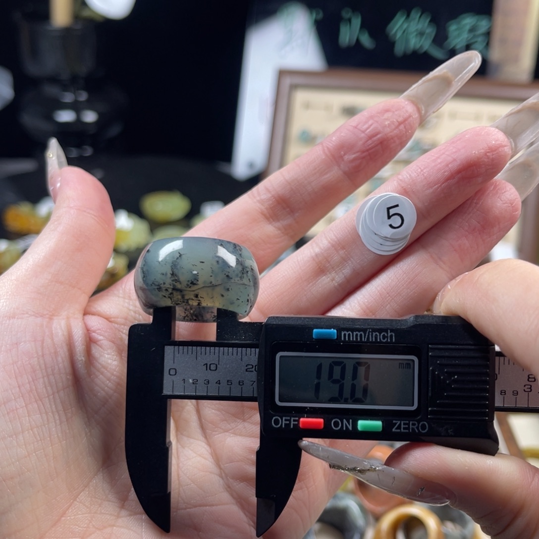 蛇纹石玉未镶嵌戒指