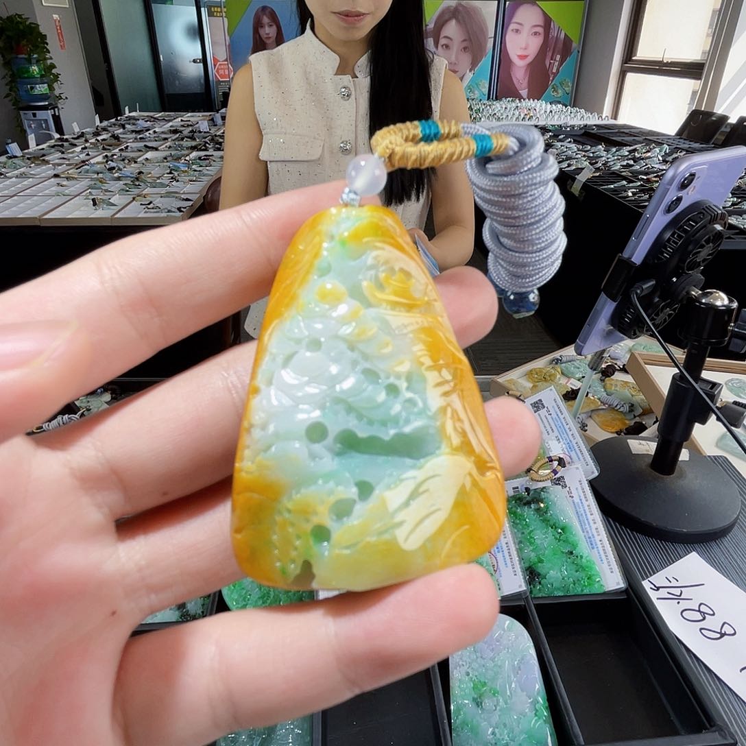颈饰未镶嵌翡翠一