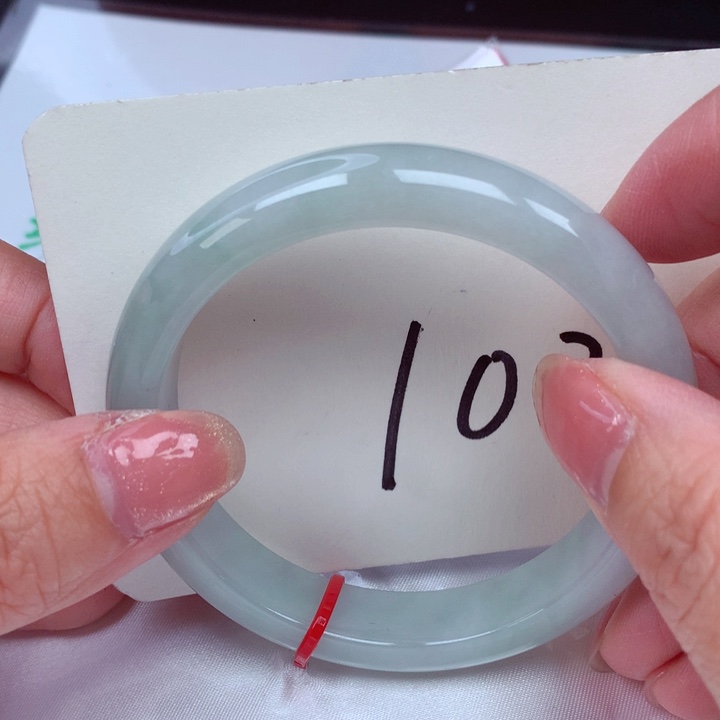 翡翠手镯未镶嵌翡翠