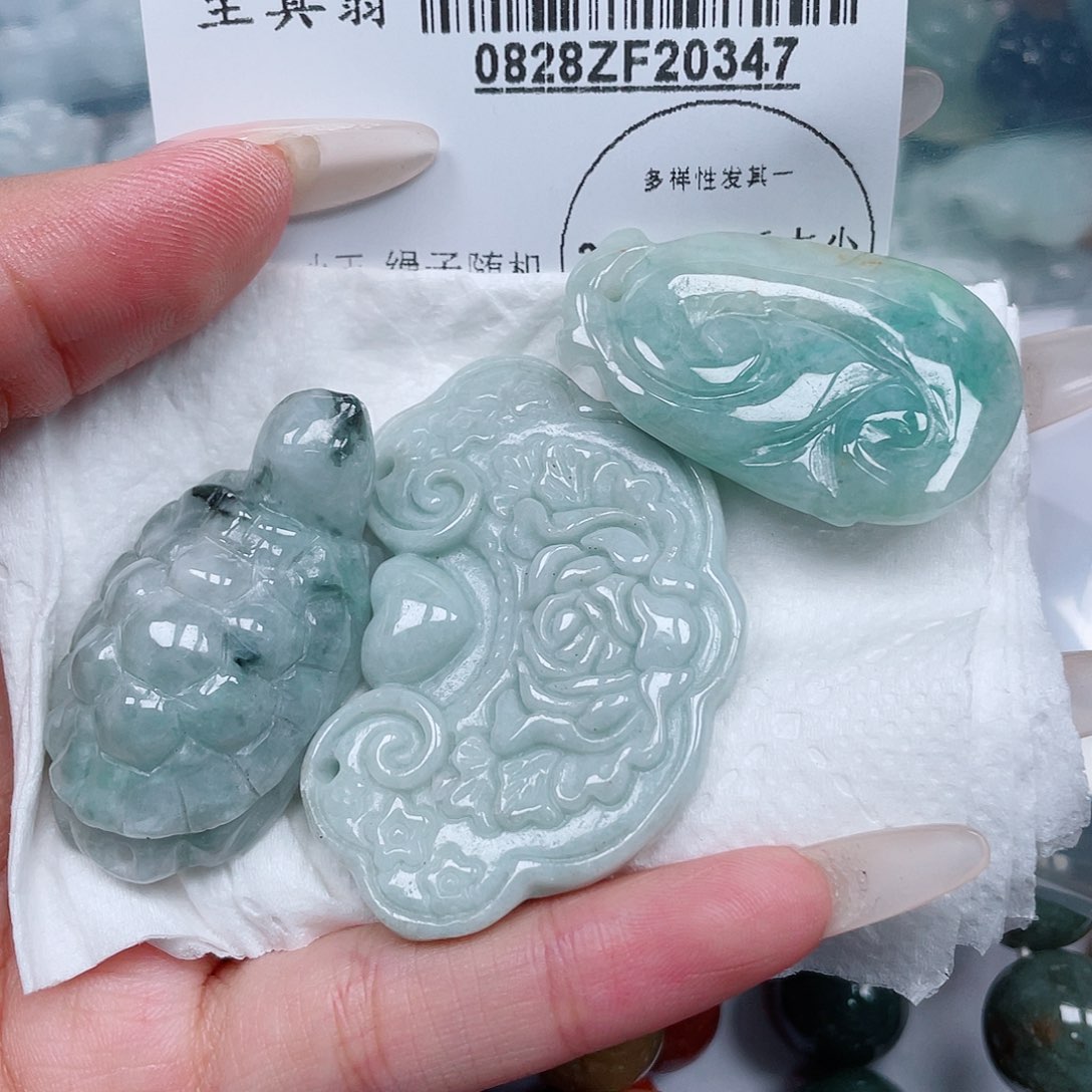 吊坠(不含链)未镶嵌翡翠
