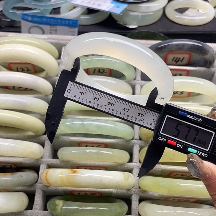 蛇纹石玉未镶嵌手镯142