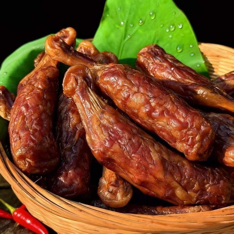湖南农家自制柴火烟熏鸭脚包