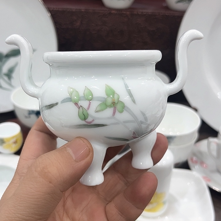 釉下五彩的瓷器和，