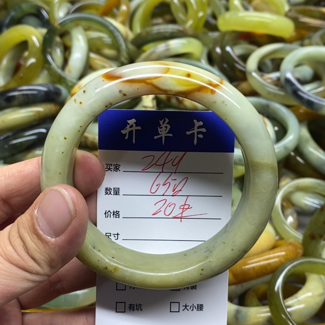 蛇纹石玉未镶嵌手镯