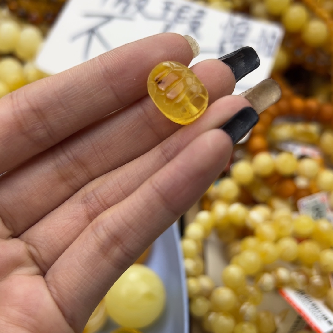琥珀珠宝奇石未镶嵌