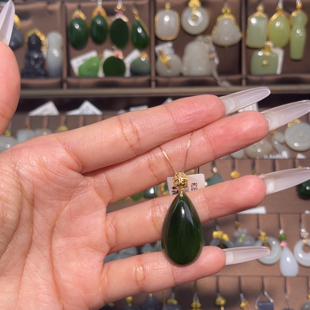 和田玉18K金镶嵌吊坠(赠链)