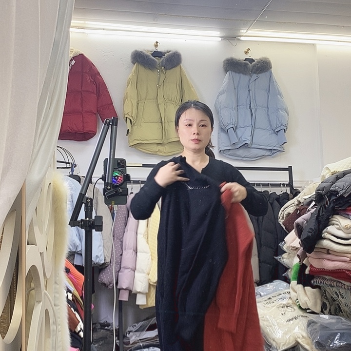 特价毛衣黑色红色各一