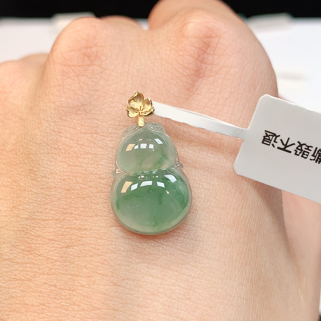 翡翠18K金镶嵌颈饰