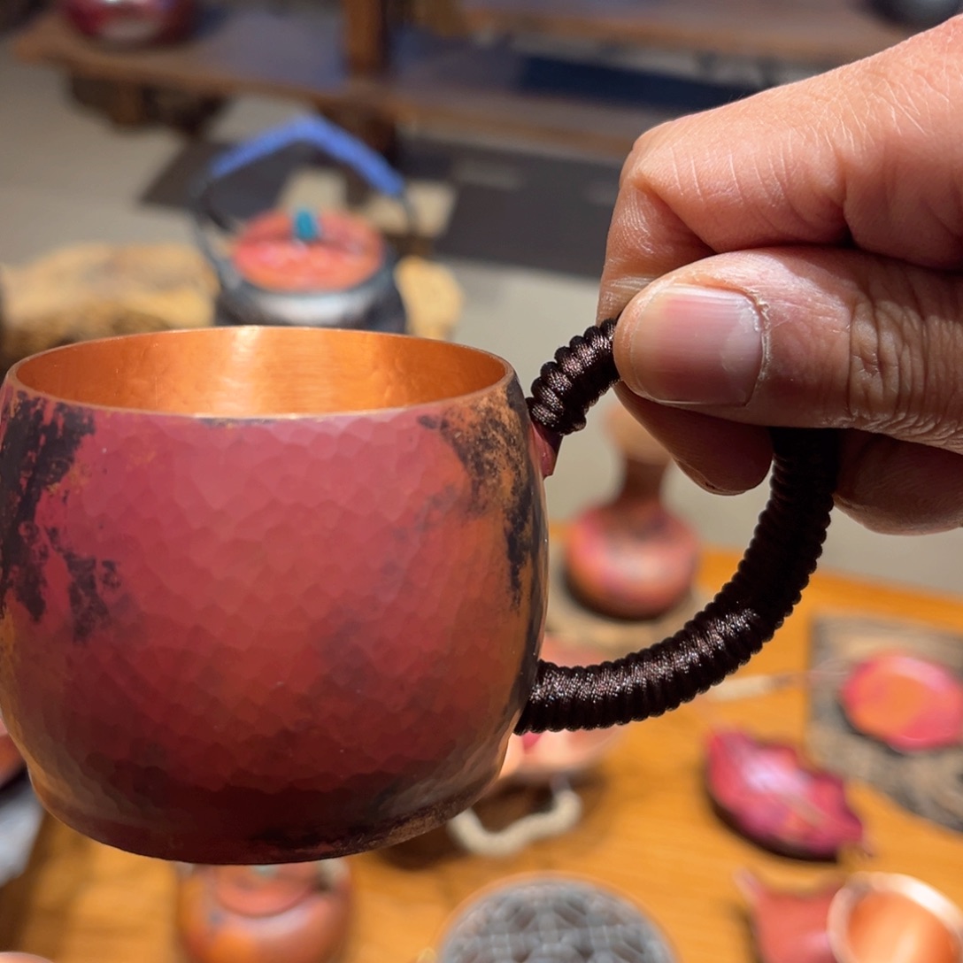 100淬火色杯子手工锻打工艺