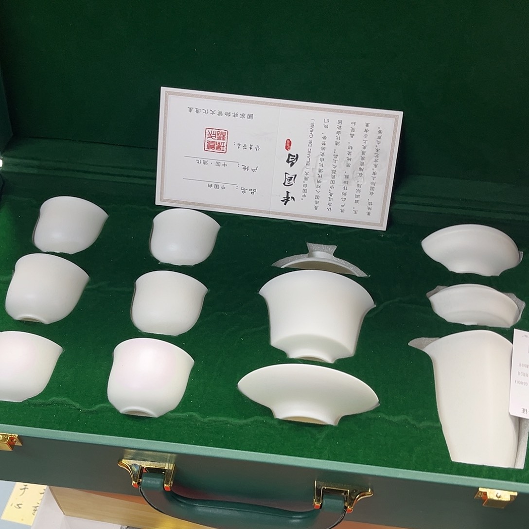 孤品茶具套装等。         