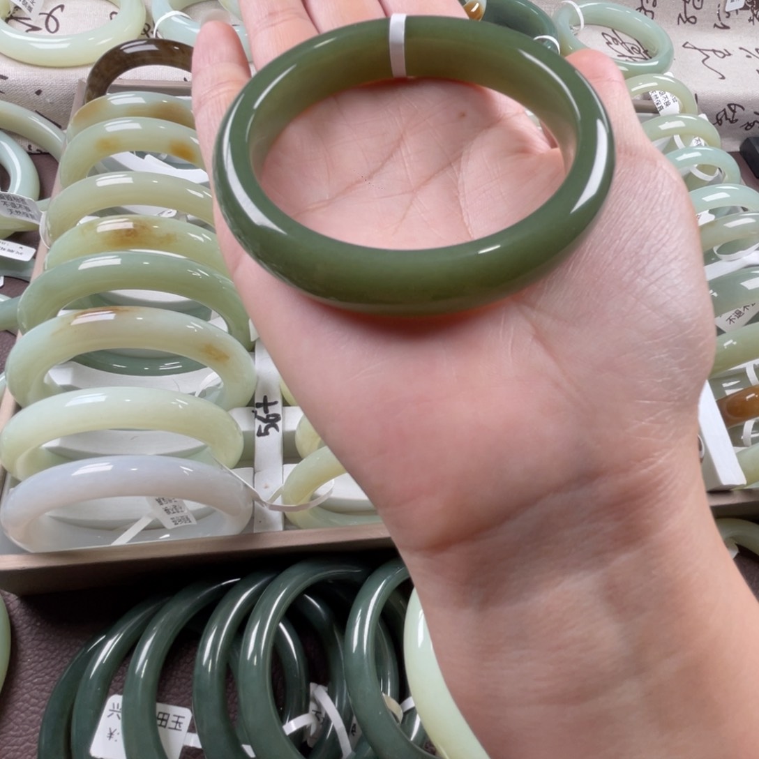 和田玉手镯未镶嵌