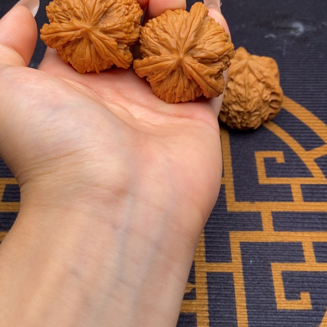 用***8文玩核桃吊坠白狮子