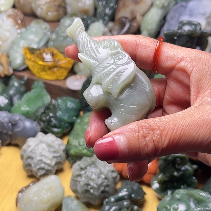 用****和田玉未镶嵌颈饰