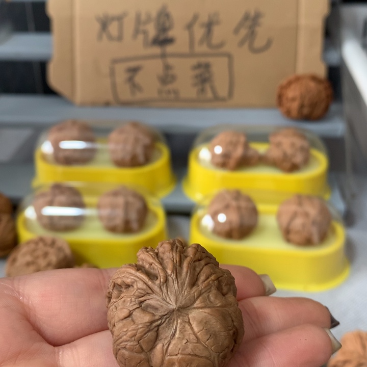 江***2吊坠文玩核桃异形单只，有瑕疵