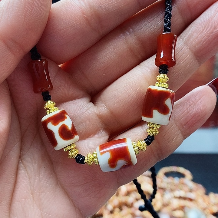 玛瑙/玉髓颈饰合金