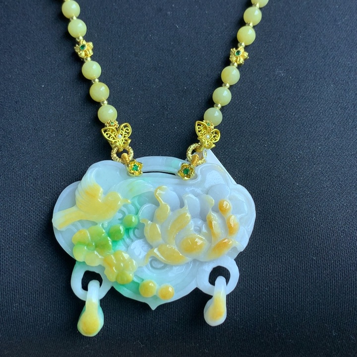 翡翠颈饰未镶嵌翡翠