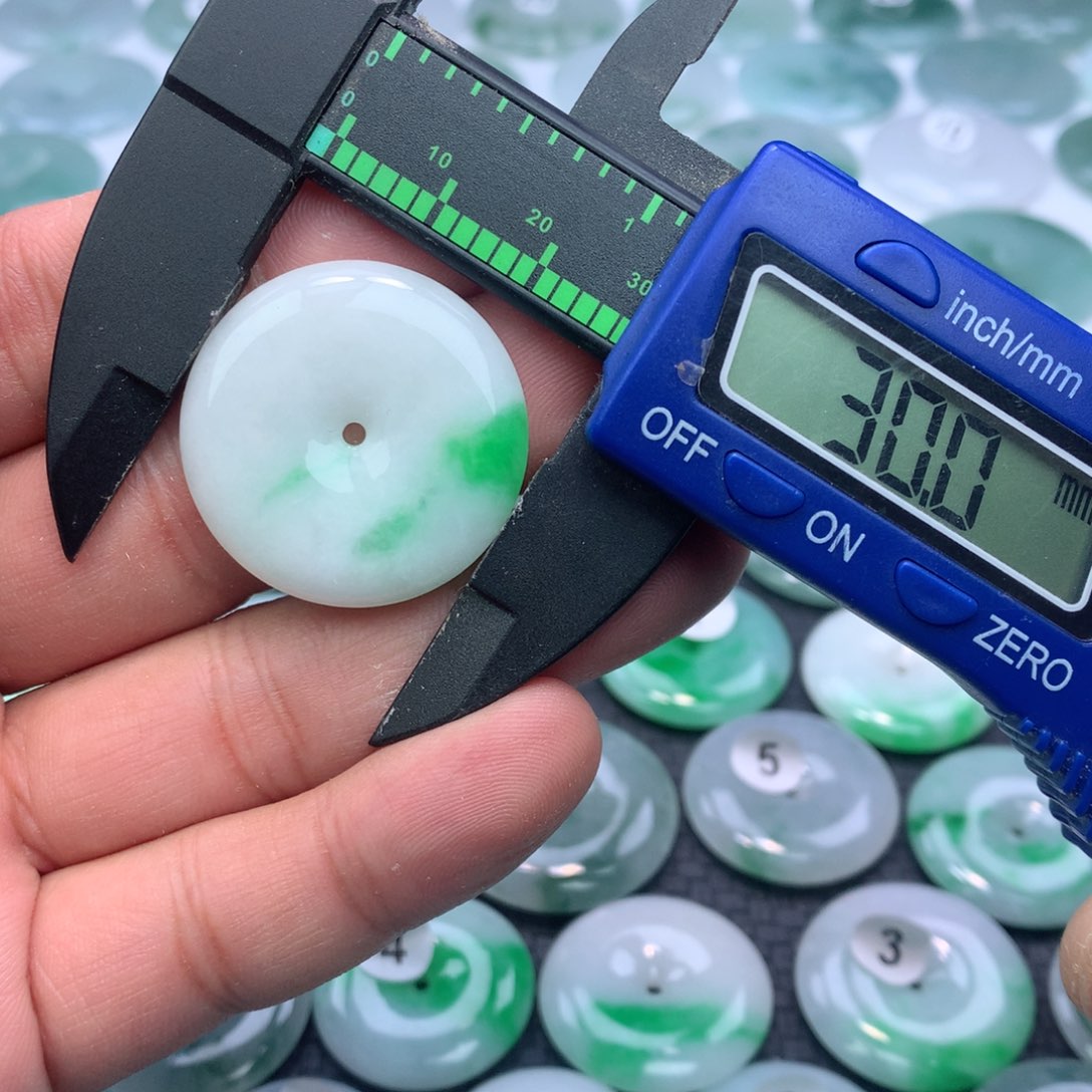 翡翠颈饰未镶嵌缅甸天然A货翡翠