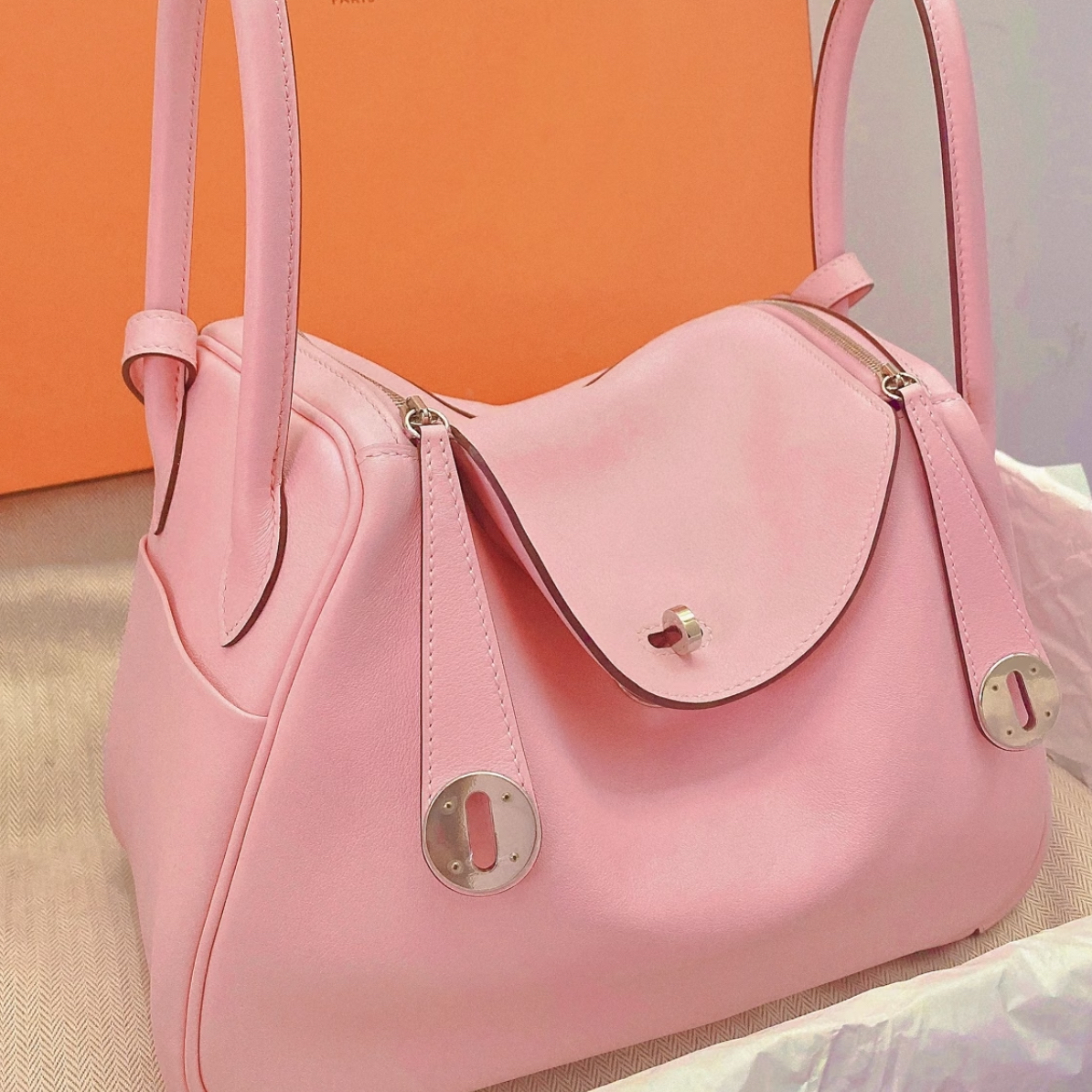 99新 Hermes/爱马仕 爱马仕lindy26樱花粉s皮手提包