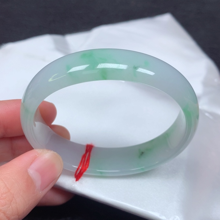 翡翠手镯（贵妃镯）未镶嵌