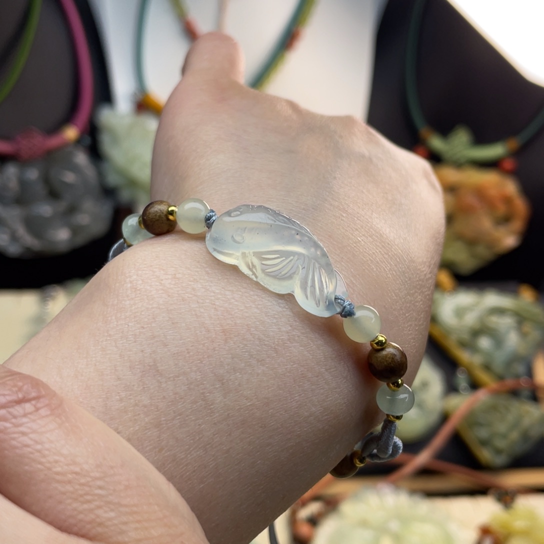 蛇纹石玉未镶嵌颈饰