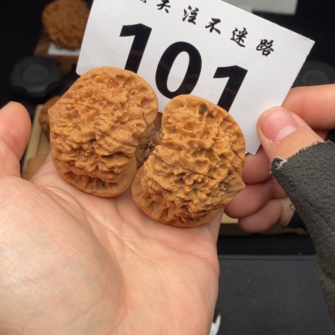 文玩核桃吊坠50官冒