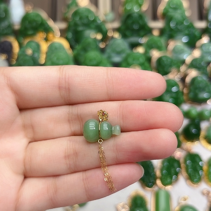 和田玉（碧玉）18K金镶嵌颈饰