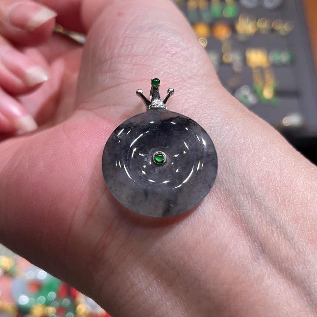 翡翠颈饰18K金镶嵌乌鸡平安扣