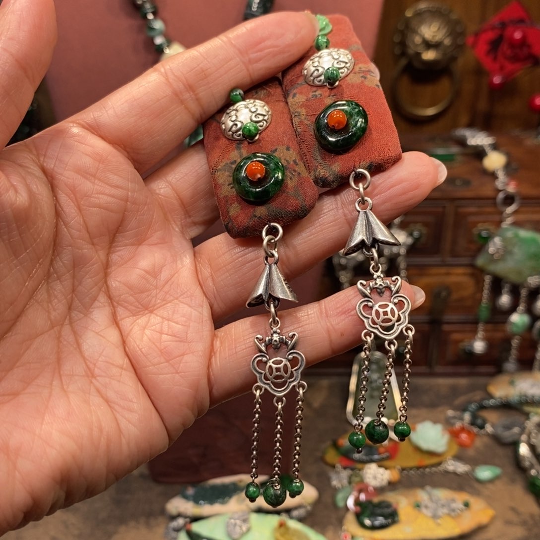 翡翠吊坠(赠链)未镶嵌