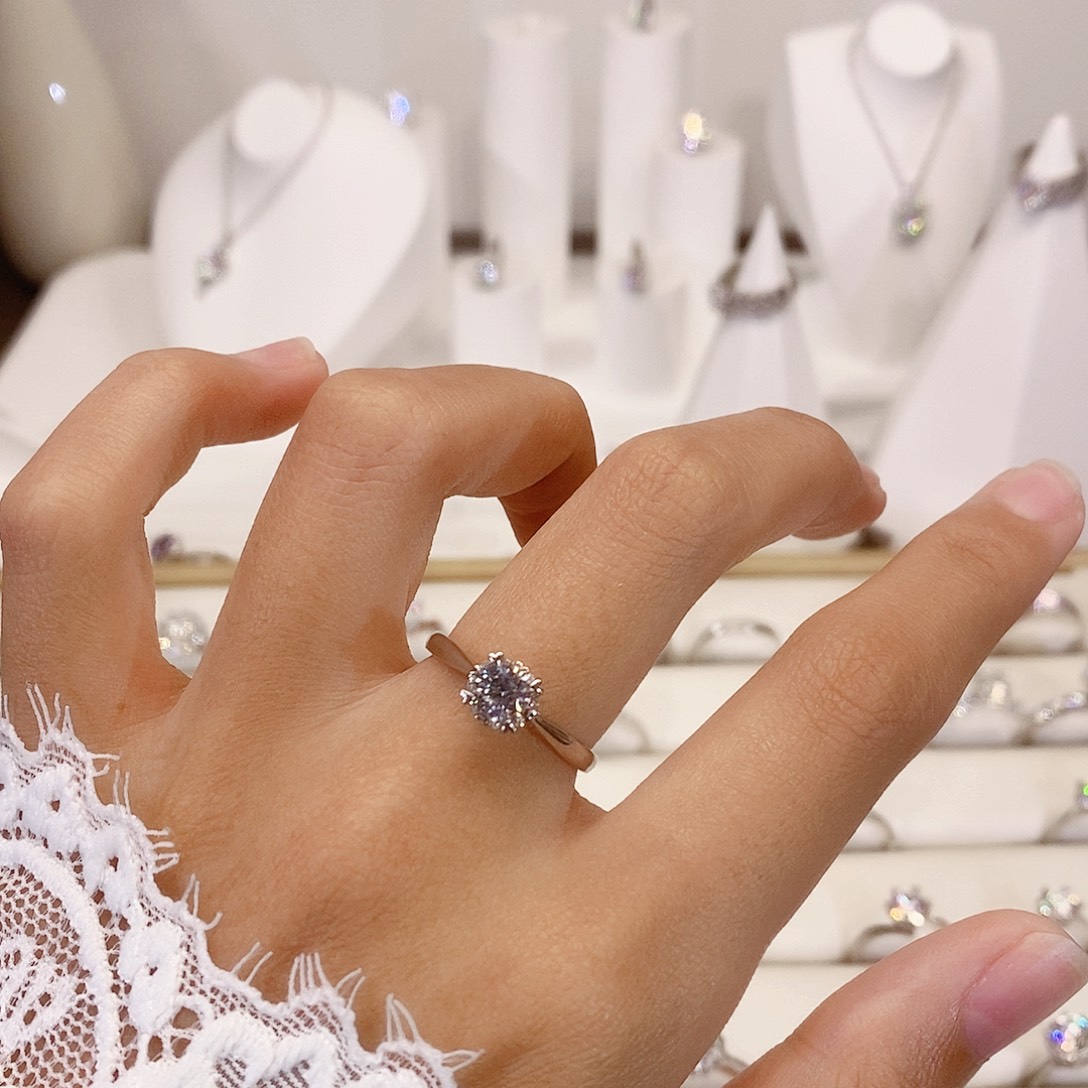 925银合成碳硅石八围一心50分17圈口