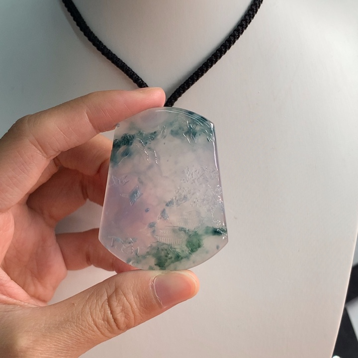 翡翠挂件未镶嵌….