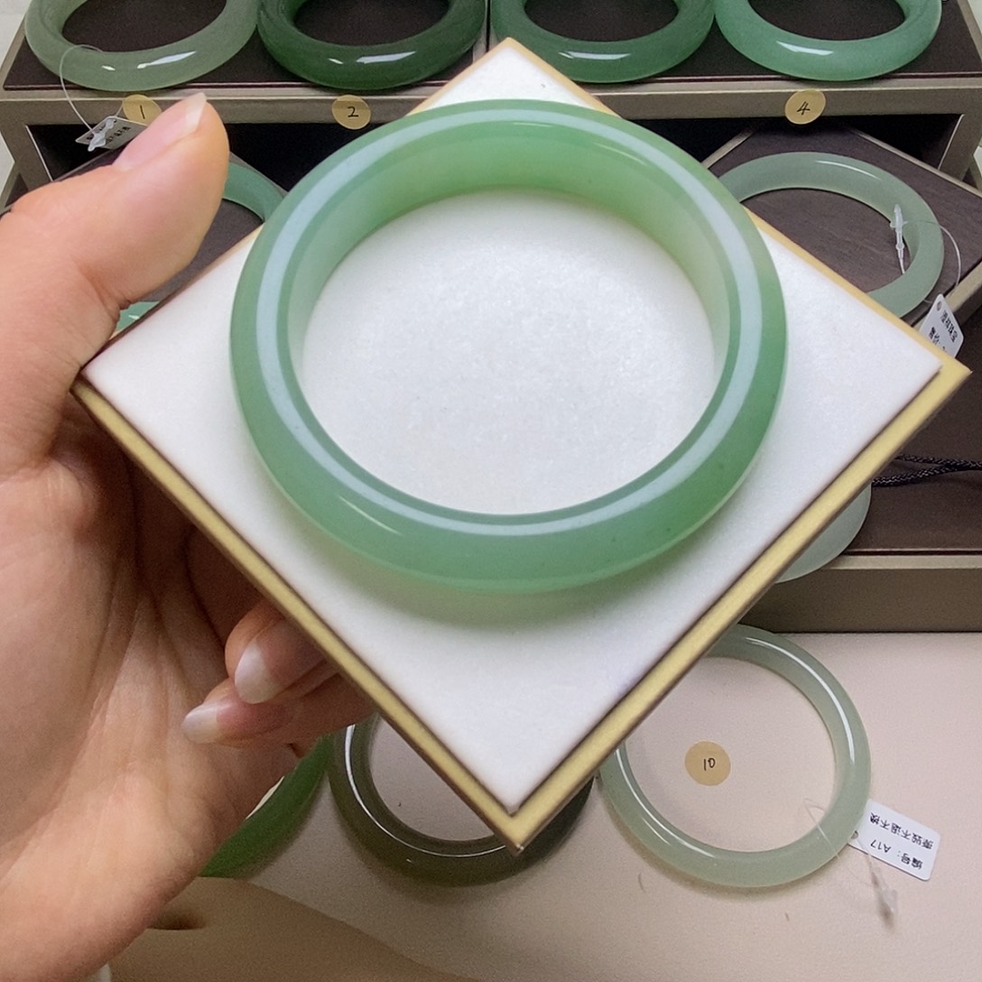 东陵石未镶嵌手镯